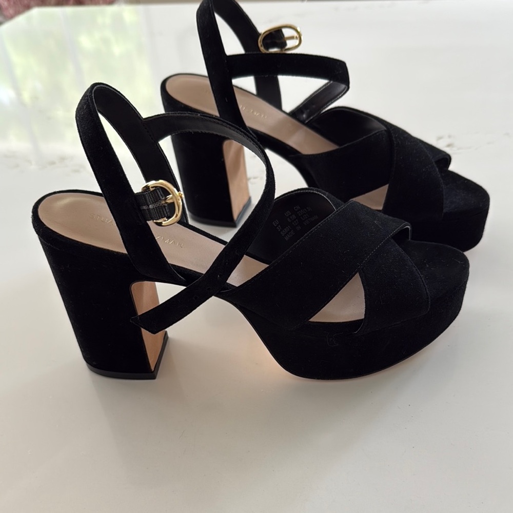 Stuart Weitzmn Black Velvet Platform Sandals